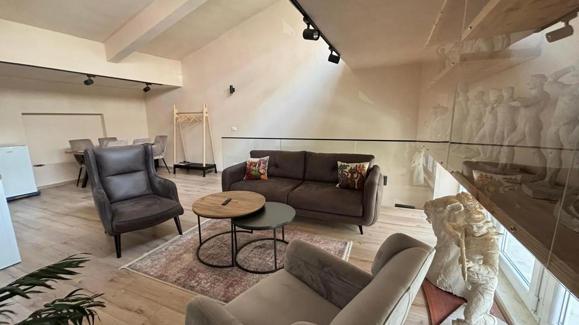 Vacation Studio By Andrea contacts
